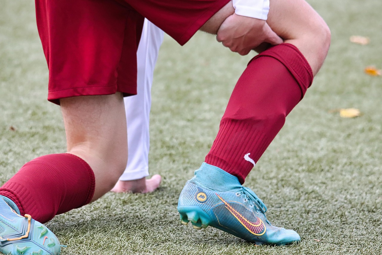 foul, injury, football, footballer, bent over, athlete, soccer, injury, injury, injury, injury, injury